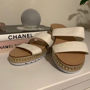 White and Gold chunky sandal - Size 6.5